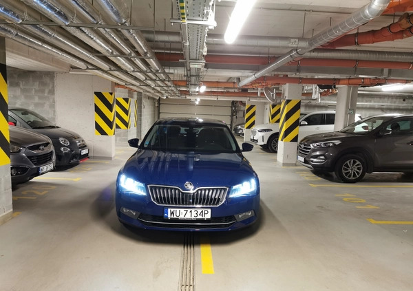 Skoda Superb cena 72500 przebieg: 225000, rok produkcji 2016 z Warszawa małe 56